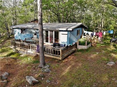 (473) Wolf Lake! Fri-Fri, 4 bedrooms, deep waterfront with WIFI! BOOK NOW for 2022