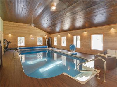 Muskoka Forest Chalet with a Private Indoor Pool