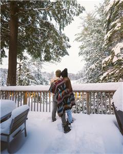 Lakefront Haliburton Cottage Luxury Family-friendly & Romantic Getaway with privacy and serene views