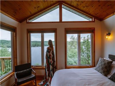 H2H Cottage Co - Kennisis Lake - Your own Chalet styled Lakehouse in the Heart of Cottage Country