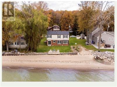 BEACH RETREAT - WATERFRONT LUXURY - LAKE FRONT COTTAGE FOR RENT