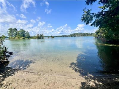 Family Paradise on a Private Bay! Boating, Swimming, Fishing, and Memories to Last a Lifetime!