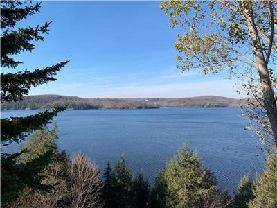 Cottage for rent on beautiful Doe Lake - 2023 bookings now available.