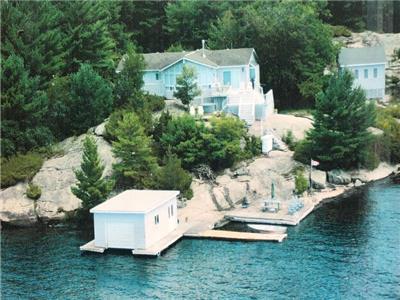 Six Mile Lake - 4 Bedroom, 4 Season Renovated Cottage - Sunsets, Relaxation, Nature, Waterfront Fun