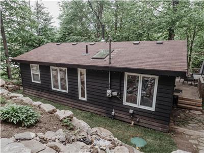 Forested Family Cottage W/HOTTUB; HALIBURTON HGHLNDS-WINTER Wonderlnd; WNTR/SPRING WKNDs $550 ALL IN