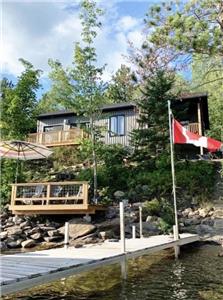Waterfront private new cottage w/ separate bunkie in Papineau Lake