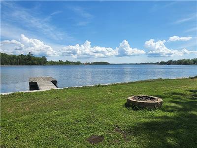 Waterfront Cottage With Spectacular Views of Lake Scugog
