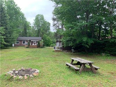 Cottage for Everyone - Cozy family cottage with beautiful scenic view on York river in Bancroft