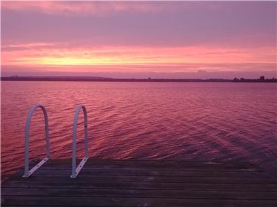 Lakehouse in Prince Edward County with Beautiful Sunsets overlooking the water