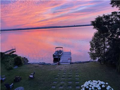 PEC Lakehouse in Prince Edward County with Beautiful Sunsets Overlooking the Peaceful Waterfront
