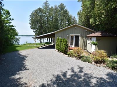 Westmeath Oasis - 4 Bedroom, 1.5 Bathroom Waterfront Property