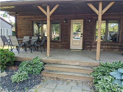 Family Cottage in Turkey Point - Spacious log cabin, quiet retreat, short walk to the sandy beach