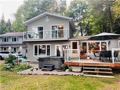 Discover Your Dream Getaway: Charming Lakefront Cottage with Stunning Views