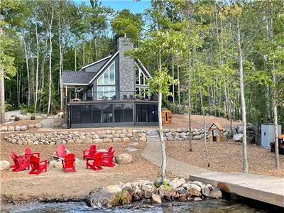 Bell's Dream - Newly-Built Luxury Waterfront Cottage w/ Sauna, Pool Table, Watercraft & Muskoka Room