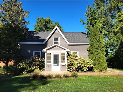 The Bruce House - Newly Renovated Cottage in Port Elgin