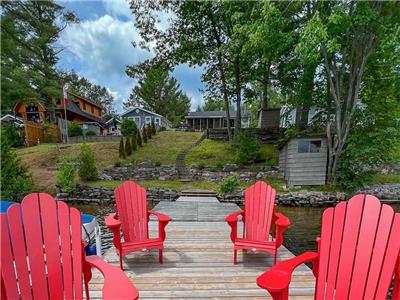 Pine Groove - Traditional 3BR Lake of Bays Cottage w/ Screened-in Patio, Wi-Fi, Great Swimming