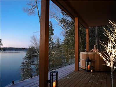 KABIN TAPOKE- Luxury boutique cottage with HOT TUB//SAUNA//SCENIC VIEWS