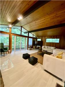 Luxury kawartha lake cottage, 5 bedroom with hottub