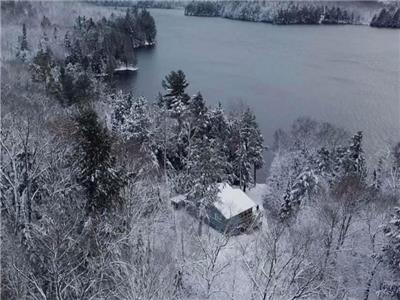 Private Lakefront Cottage on Deer Lake