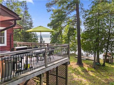 Sand Lake Oasis -Beautiful 3Br Waterfront Cottage w/ Lots to Do!