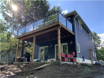 Beautiful 4 season lake front Cottage on Beech Lake