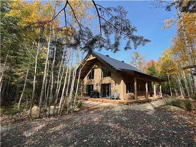 The Birchs' Lair : New cottage with spa and wood stove 10 min. from Massif de Charlevoix