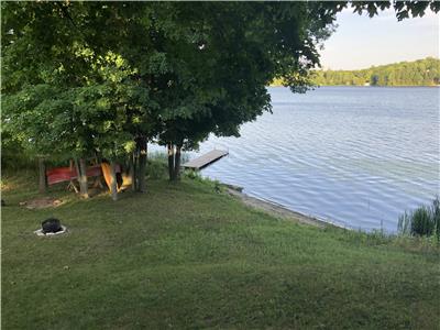 Contemporary 2 bedroom cottage on the lake