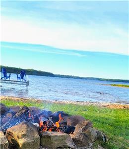 Waterfront, Hot Tub, Firepit, Sleeps 10, Dock, Private, boats