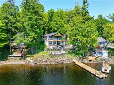 The North Shore-Waterfront-Free Play Arcade Onsite- Prestine Waterfront- 20 Ft Deep off the Dock!!!