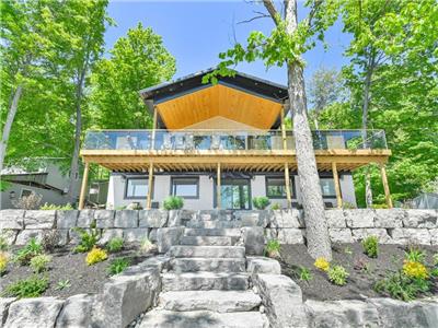 The North Shore-Waterfront-Free Play Arcade Onsite- Prestine Waterfront- 20 Ft Deep off the Dock!!!