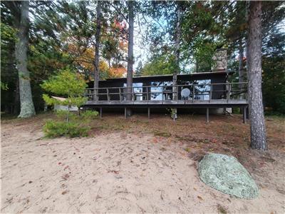 Rodeseike Beach Front Cottage - Combermere, Negeek Lake