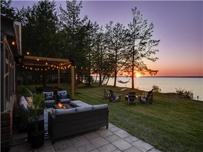 Sunset Lake House Retreat in Wine County *HOT TUB MAY 2023