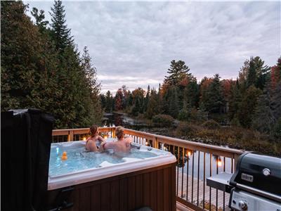 Riverside Paradise - Modern Waterfront Retreat Cottage in the Kawarthas with a Hot Tub