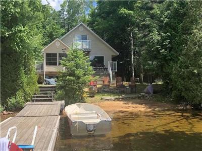 The Goodlife Lane- Spacious 3BR Waterfront Cottage With Great Watercraft