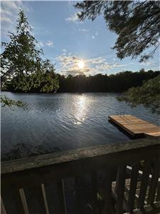 Lakehouse on Little Silver Lake {Private/WiFi/Fully Equipped //Kayaks/Canoe/Near by boat launch}