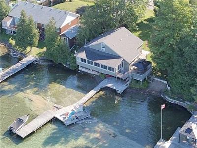 Couchiching Family Escape - 4Br Waterfront Cottage w/ Large Dock, Swimming, Unlimited Wi-Fi, AC