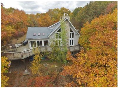 Private, family friendly and beautiful open concept cottage, on Eels Lake in the Kawarthas
