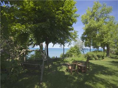 Poplar Beach Lakefront Cottage. No Fees Or Cleaning Charges!