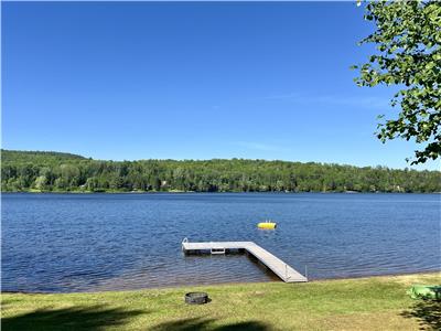 Cozy, Spacious 4 Season Cottage in Barry's Bay | Sleeps 10 | Wadsworth Lake