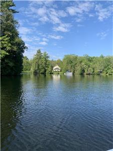 LAKEHOUSE  SECLUDED 1/2 ACRE LEVEL LOT 200 WATERFRONT, 40 min. North of Belleville DOGS/PETS WELCOME