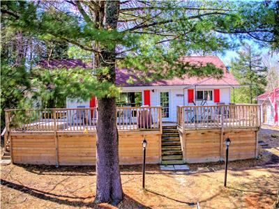 Riverfront Retreat - Large Multi-Family Cottage with Games Room, Hot Tub and Sauna