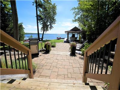 Bobcaygeon Waterfront Home*Pigeon Lake*Shallow Entry*Weedless*Hottub*Boat Dock
