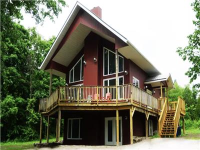 Private Country Chalet Retreat (Minutes from Hastings/Rice Lake)