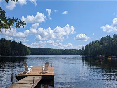 Waterfront Haven: Your Private Sandy Escape - Sleeps 9. Minden, ON