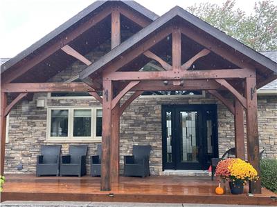 Luxury Waterfront Lakehouse Kawarthas Buckhorn Lake 1.5 hrs from Toronto Perfect for Family Getaways