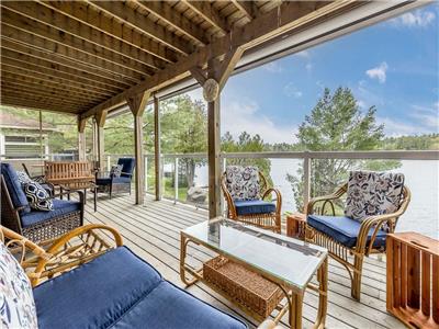 Muskoka Lakeshore Cottage Bliss: High-end country home sleeps 10 in winter, 16 spring, summer, fall