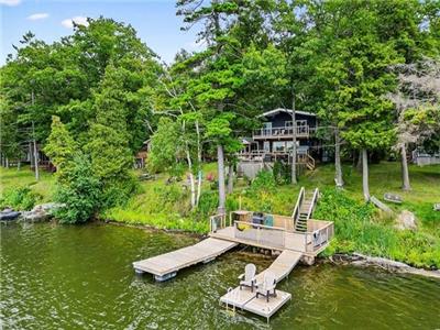 Island Time Retreat- 4 bedrooms, 1 bunkie, 1 bathroom, and 1 half bath in Bailieboro, ON