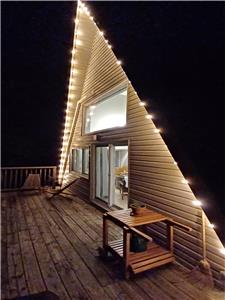 Waterfront newly renovated A-frame retreat on Lake/Kawarthas+Kayaks/Canoe/SUP+Hammock+Sunsets+Dock