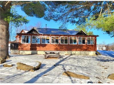 Fernleigh Lodge - Chemong 5 Cabin