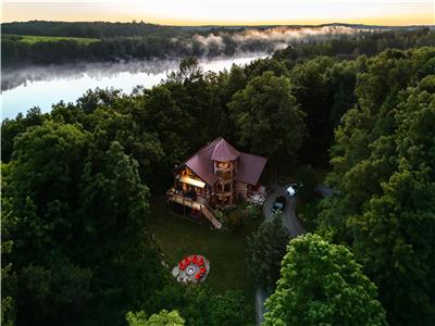 Maison dans les arbres prive en pleine nature avec bain  remous